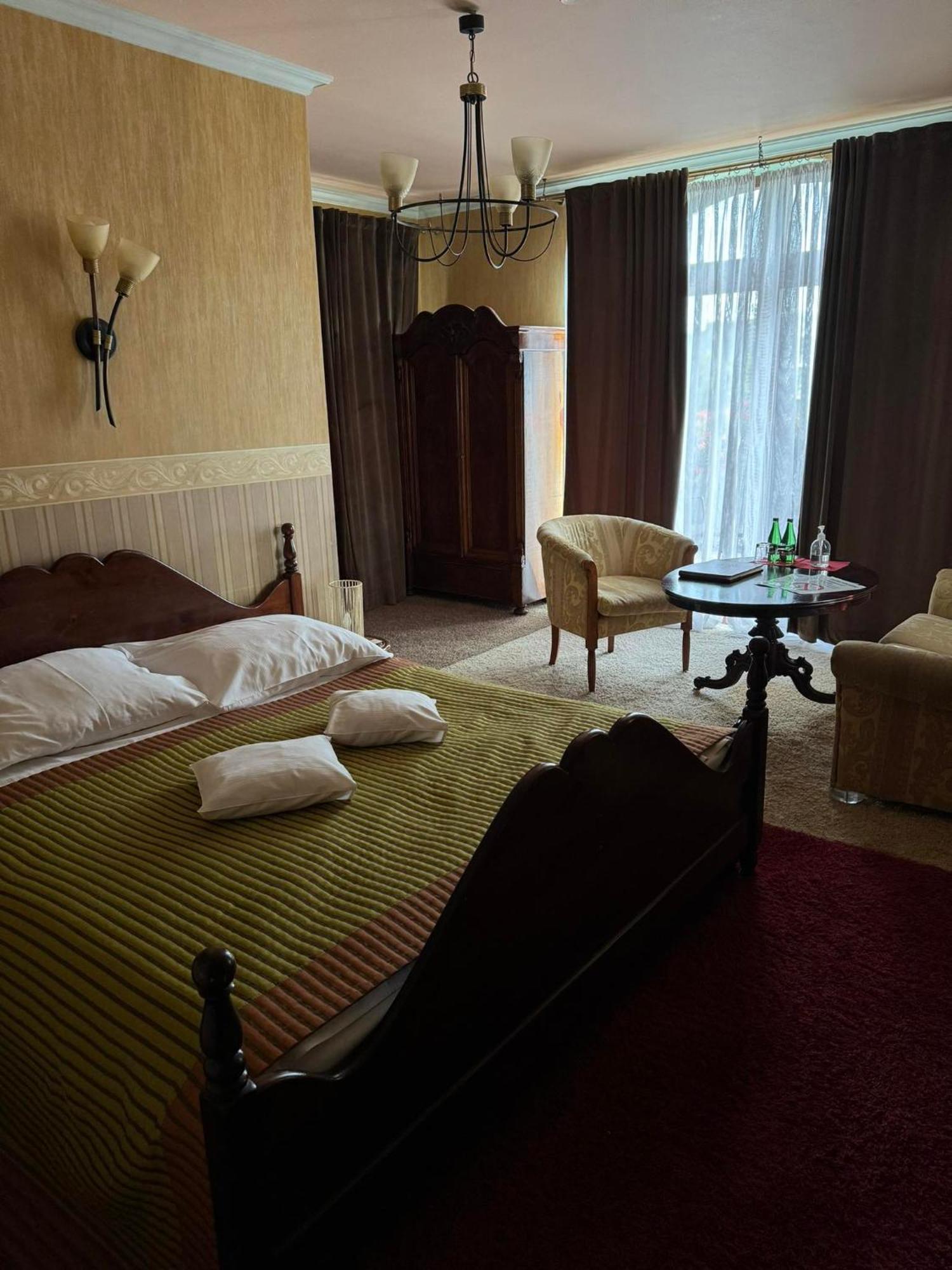Hotel Palacyk Konin Exterior foto